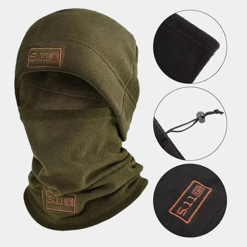 Prezentarea în mai multe unghiuri a unei țesături moale și calde, țesătura moale și robustă a cagoulei sale verde și a țesăturii sale moale ideal pentru iarnă.